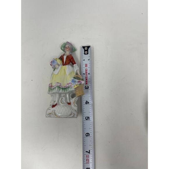 Vintage 18th Century Female Villager Victorian Figurine With Flowers ~JAPAN  5" - Picture 5 of 5